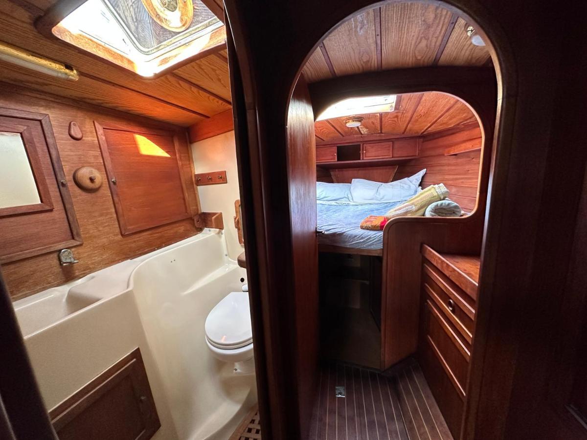 Unique Wooden Sail Yacht + 2 Bikes Included! Hotel Sant Adria de Besos Bagian luar foto