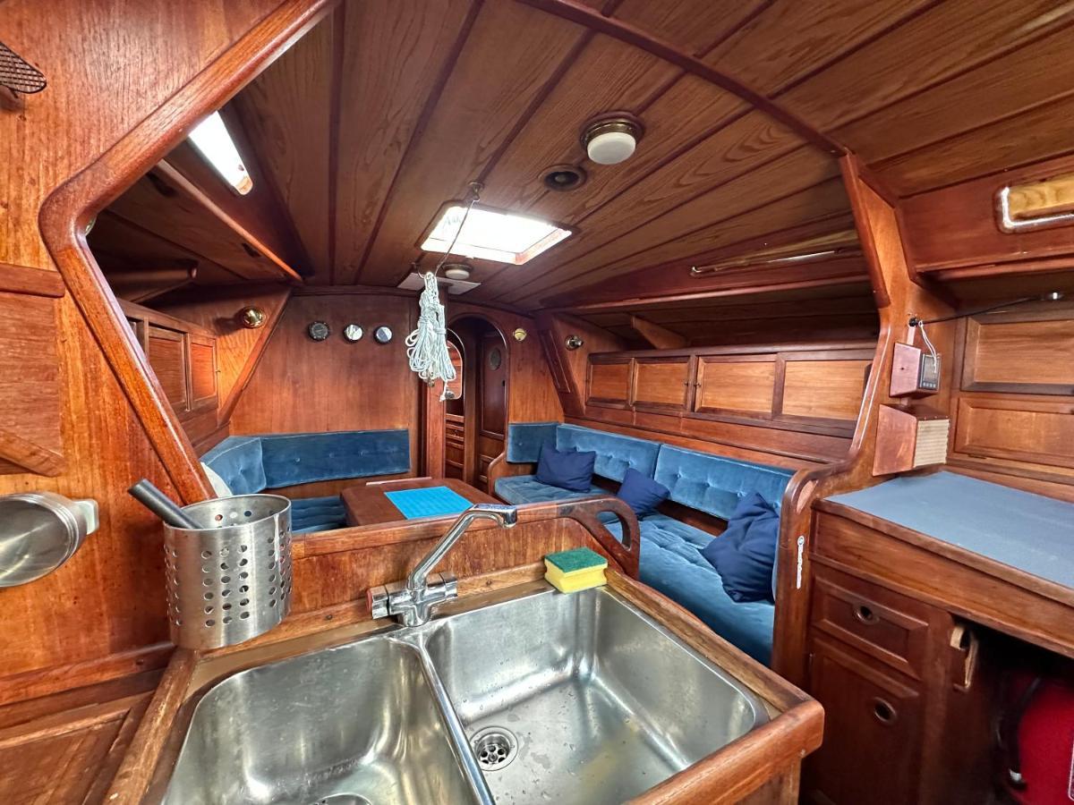 Unique Wooden Sail Yacht + 2 Bikes Included! Hotel Sant Adria de Besos Bagian luar foto