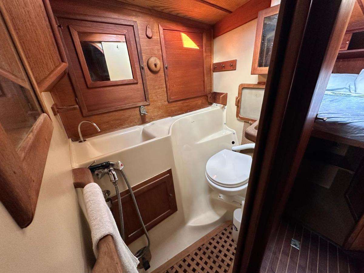 Unique Wooden Sail Yacht + 2 Bikes Included! Hotel Sant Adria de Besos Bagian luar foto