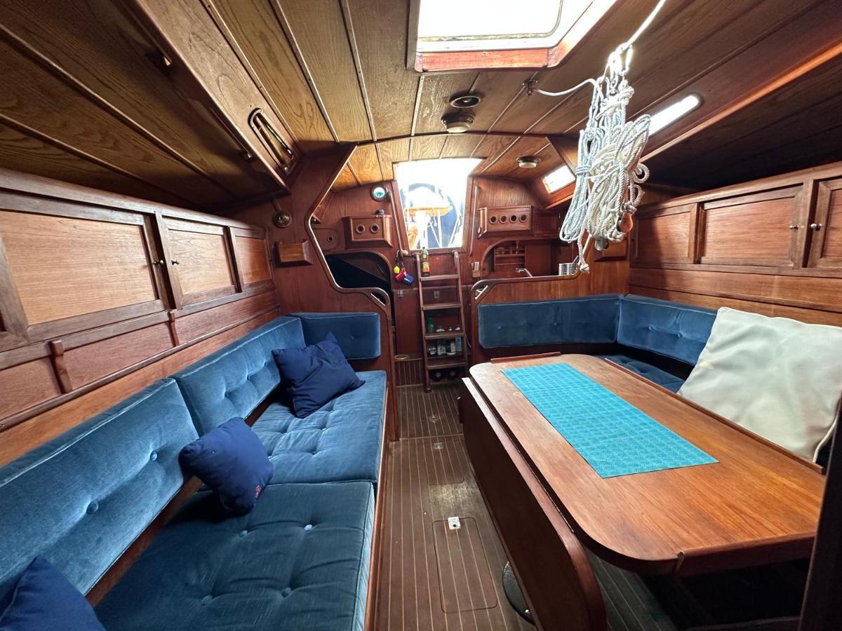 Unique Wooden Sail Yacht + 2 Bikes Included! Hotel Sant Adria de Besos Bagian luar foto