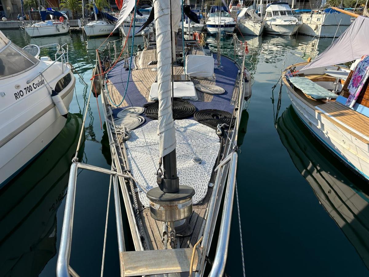 Unique Wooden Sail Yacht + 2 Bikes Included! Hotel Sant Adria de Besos Bagian luar foto